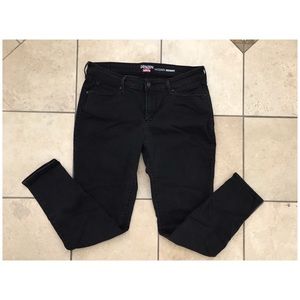 Levi’s - Denizen - black modern skinny jeans
